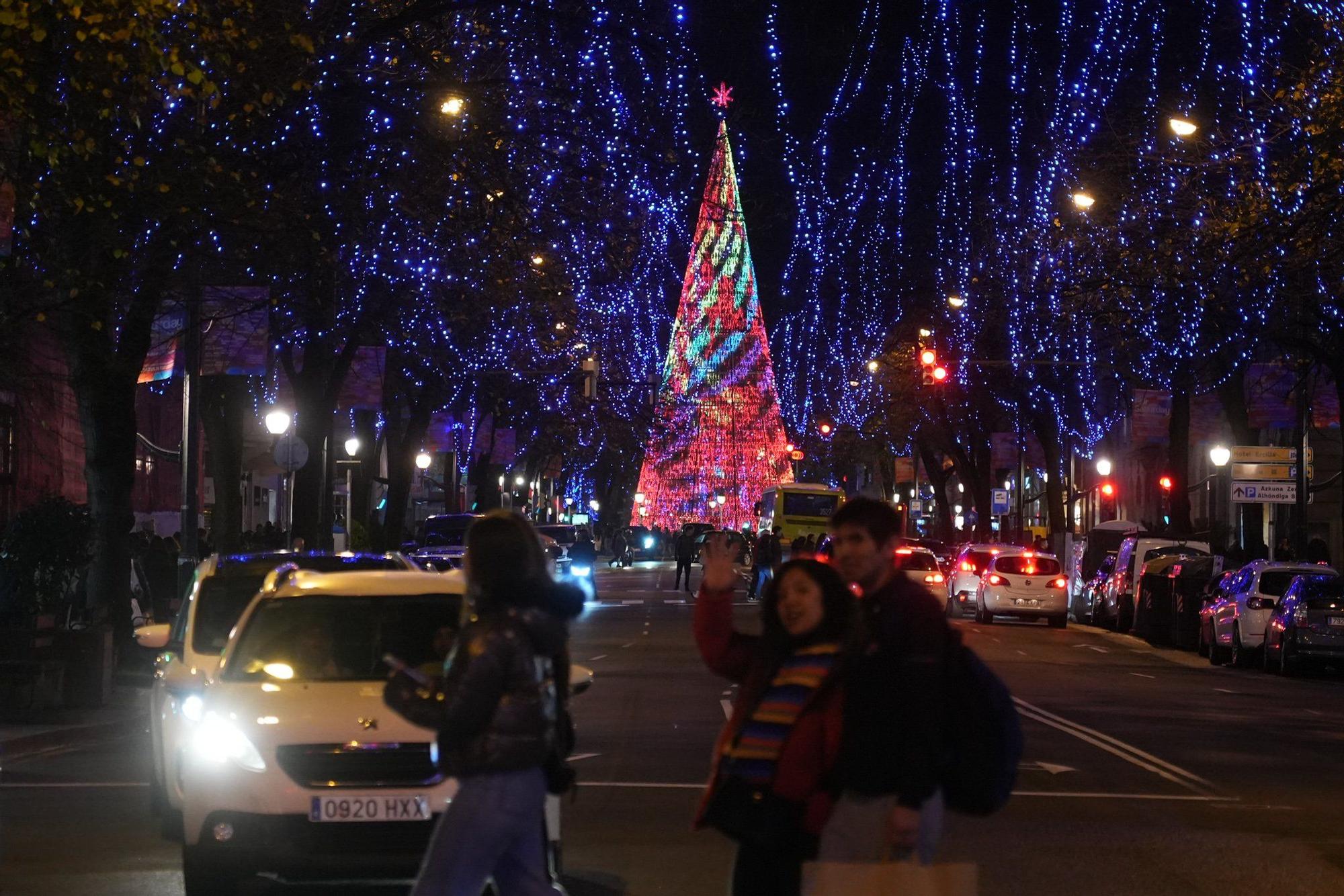 En imágenes: la Navidad ya luce en Bilbao