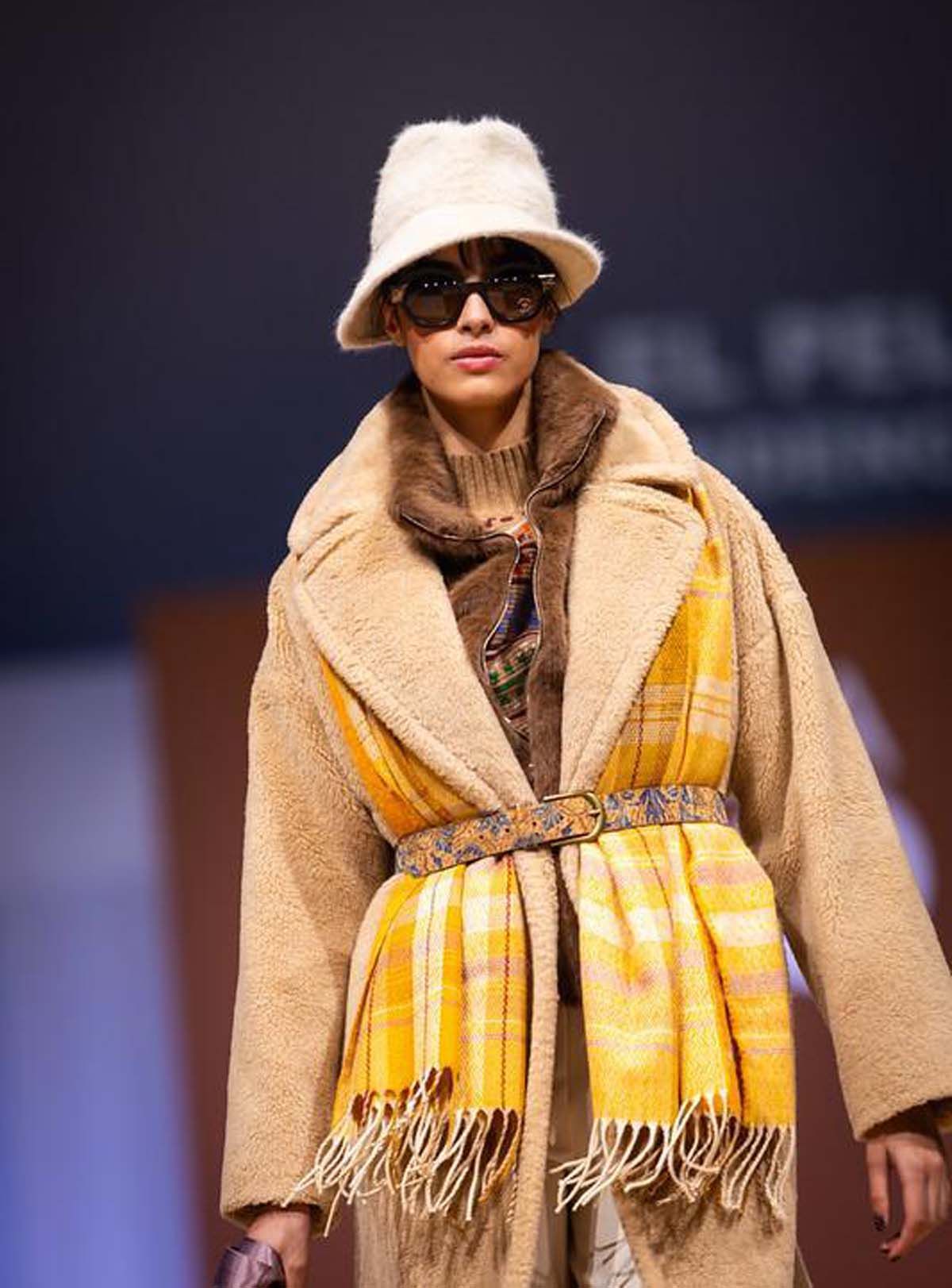 La modelo Duda Ferreira sobre la pasarela