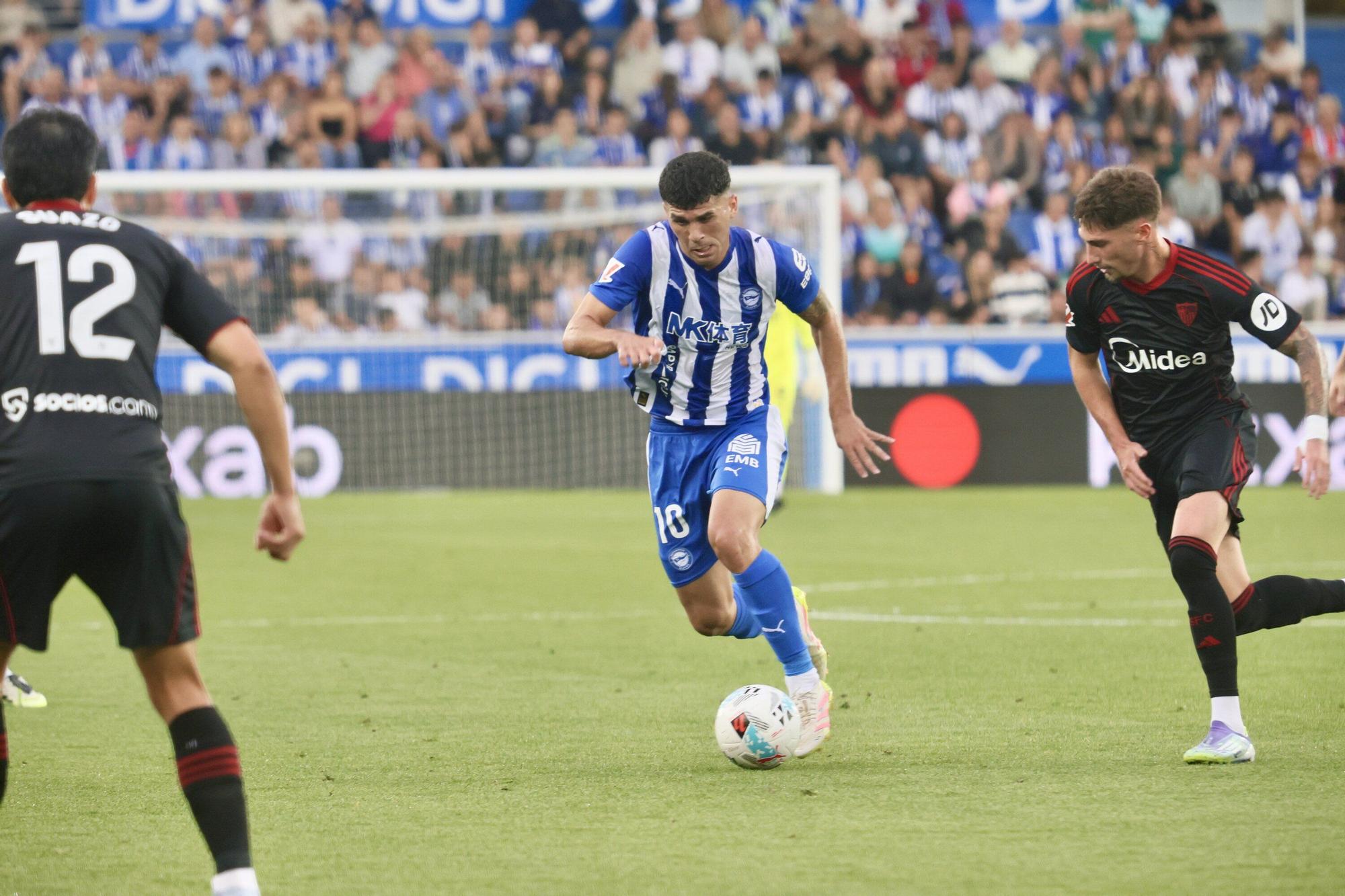 En imágenes: El Alavés cae en Mendizorroza ante el Sevilla
