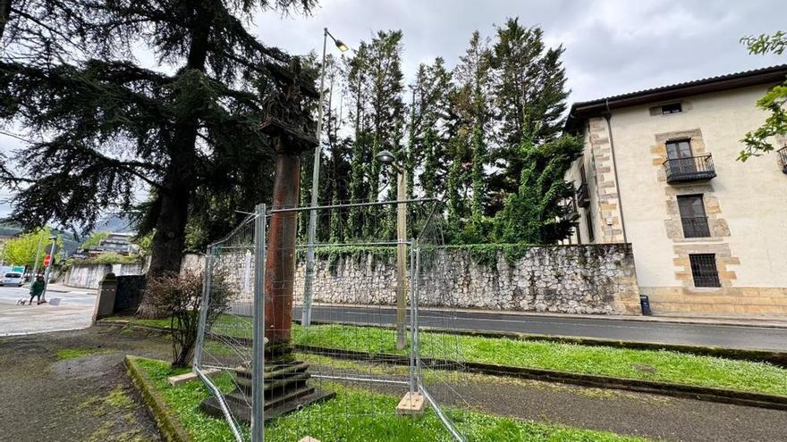 Pinondoko gurutzea eta Pablo Pedro Astarloaren eskultura zaharberrituko ditu Durangok