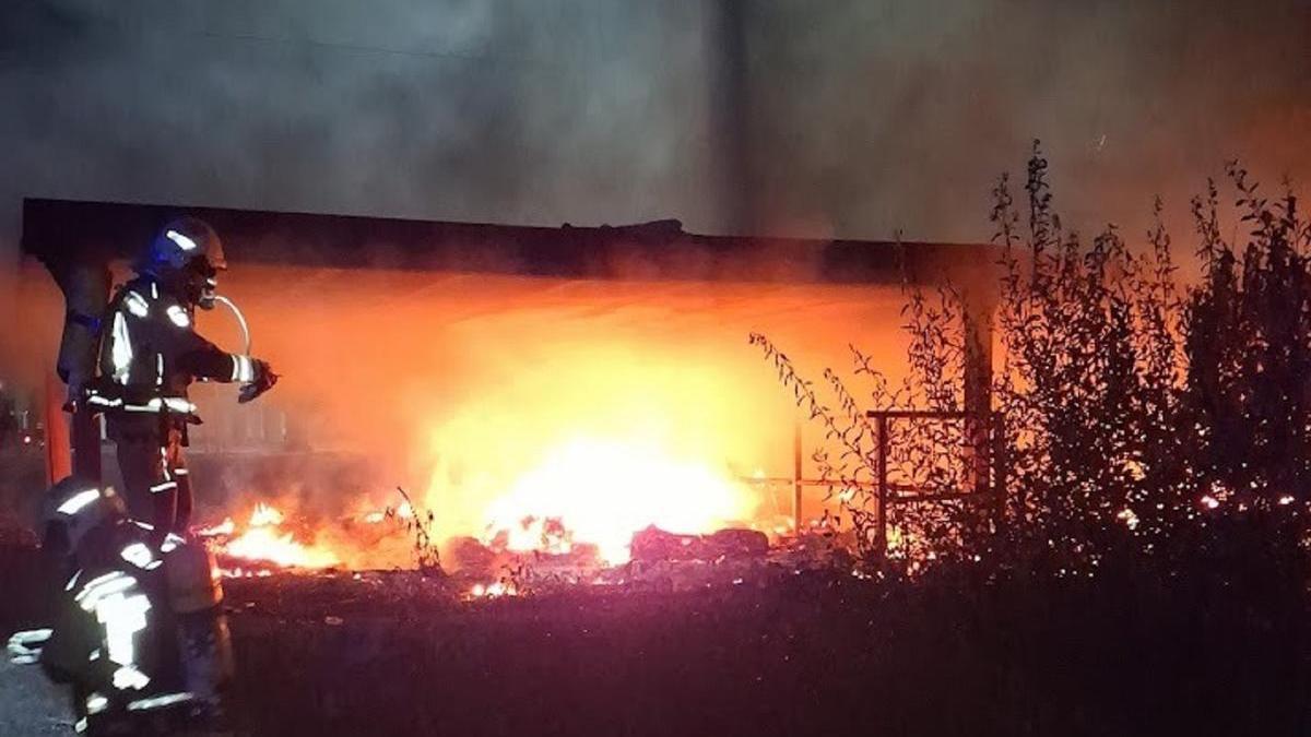 Incendio en una zona de chabolas de Irun