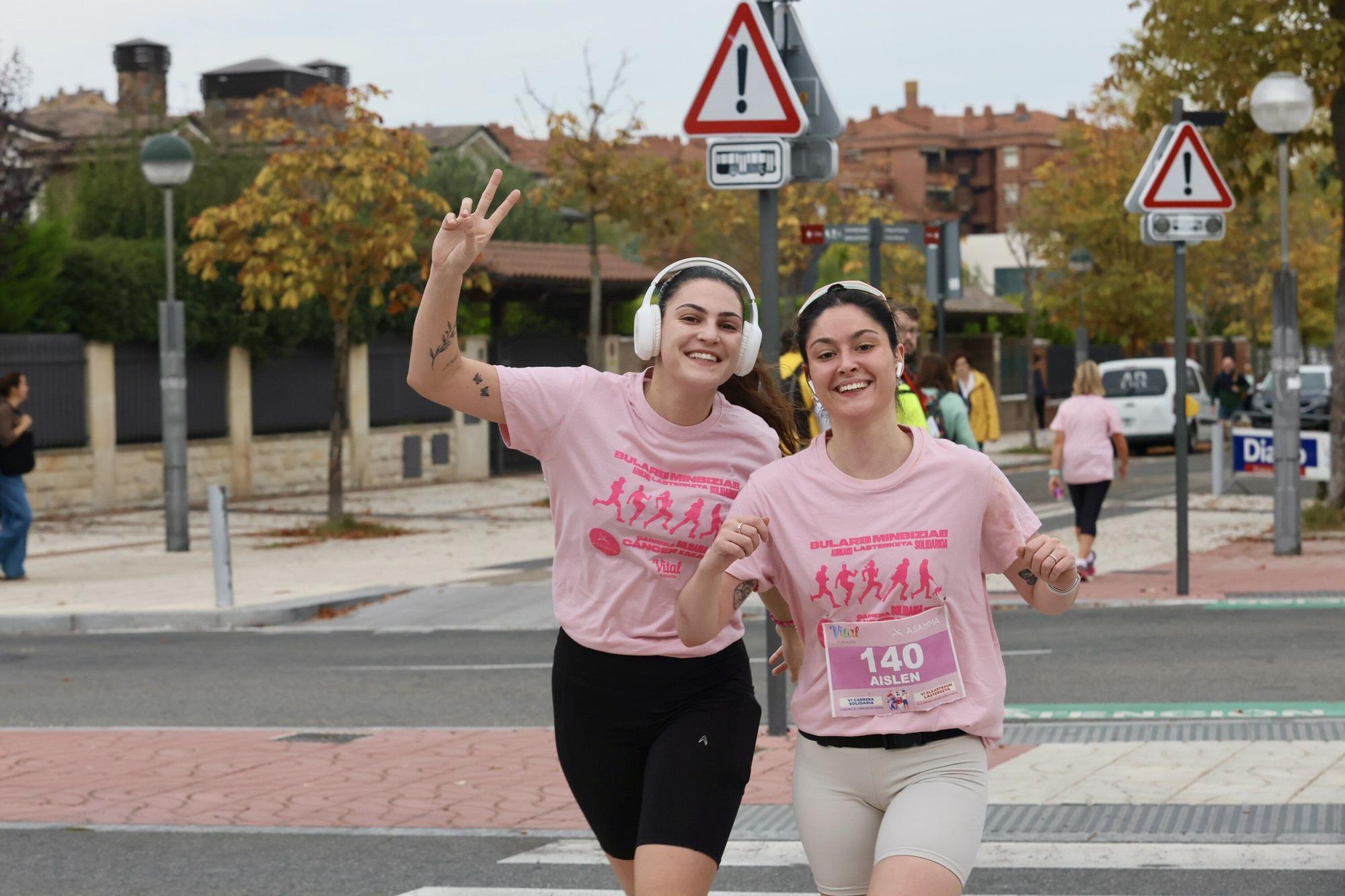 En imágenes: Vitoria se vuelca con la VI Carrera Solidaria contra el Cáncer de Mama