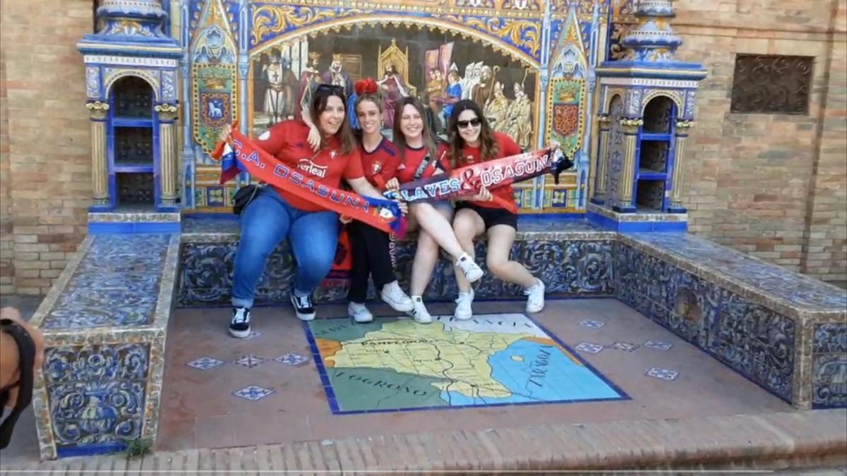 La afición de Osasuna ya está en las calles de Sevilla