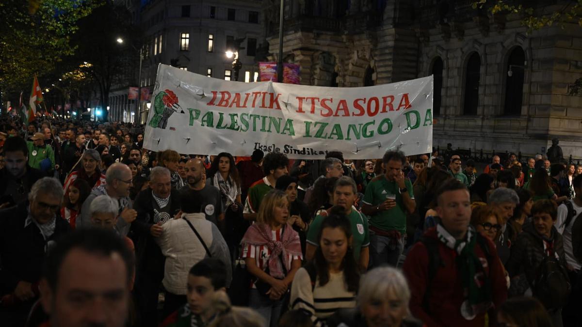 Cientos de personas marchan en Bilbao en apoyo a Palestina