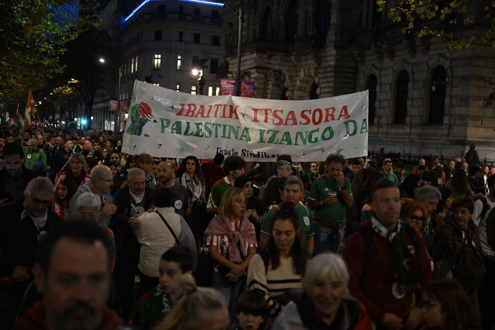 Cientos de personas marchan en Bilbao en apoyo a Palestina