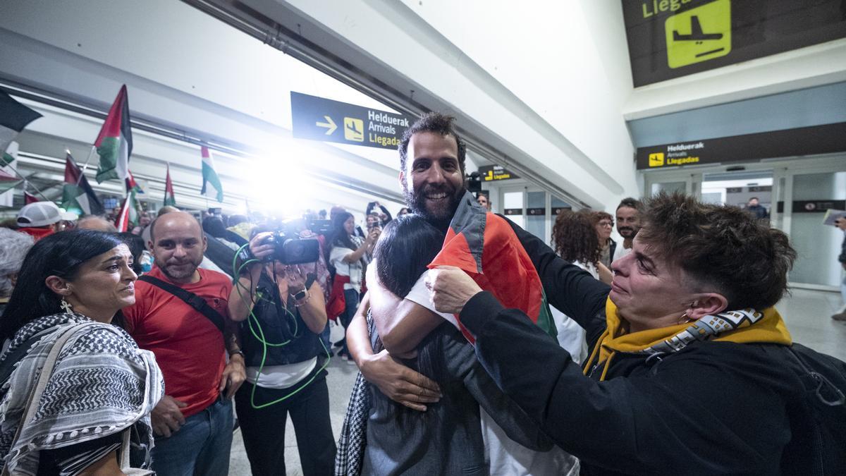 Llegada de los 27 integrantes de la flotilla a Gaza a los aeropuertos de Madrid, Bilbao y Barcelona