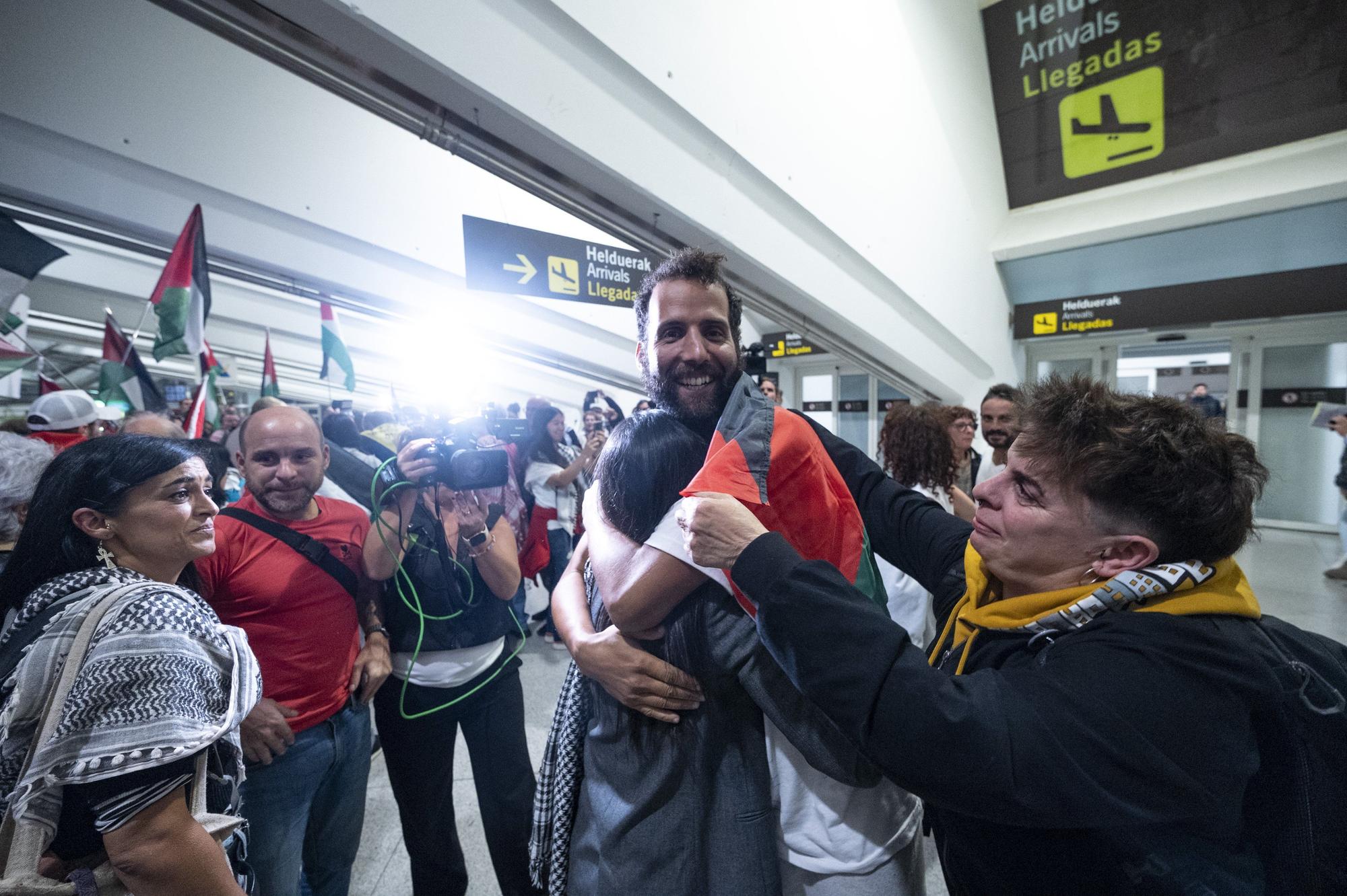 Llegada de los 27 integrantes de la flotilla a Gaza a los aeropuertos de Madrid, Bilbao y Barcelona