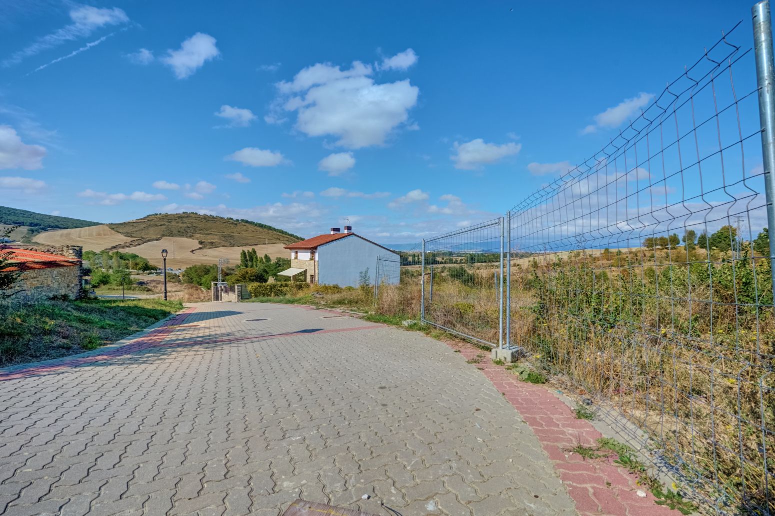 Oportunidad única en el valle de Aranguren: parcela urbanizada de 635 m² lista para tu proyecto