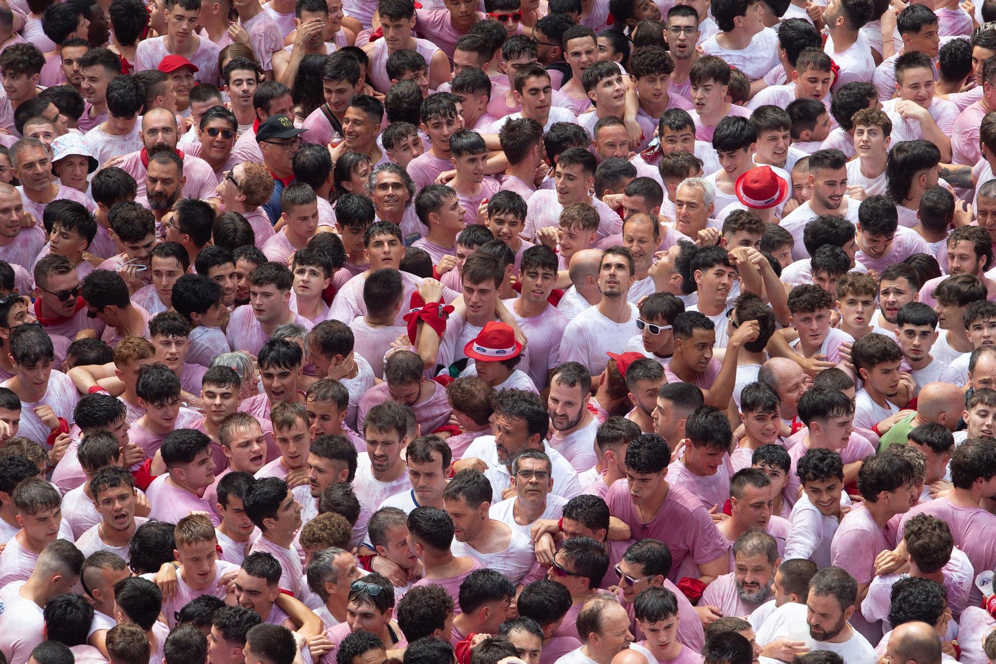 Fotos del  Chupinazo de San Fermín 2025 en Pamplona: ¡La fiesta más internacional se enciende con un grito solidario por Palestina!