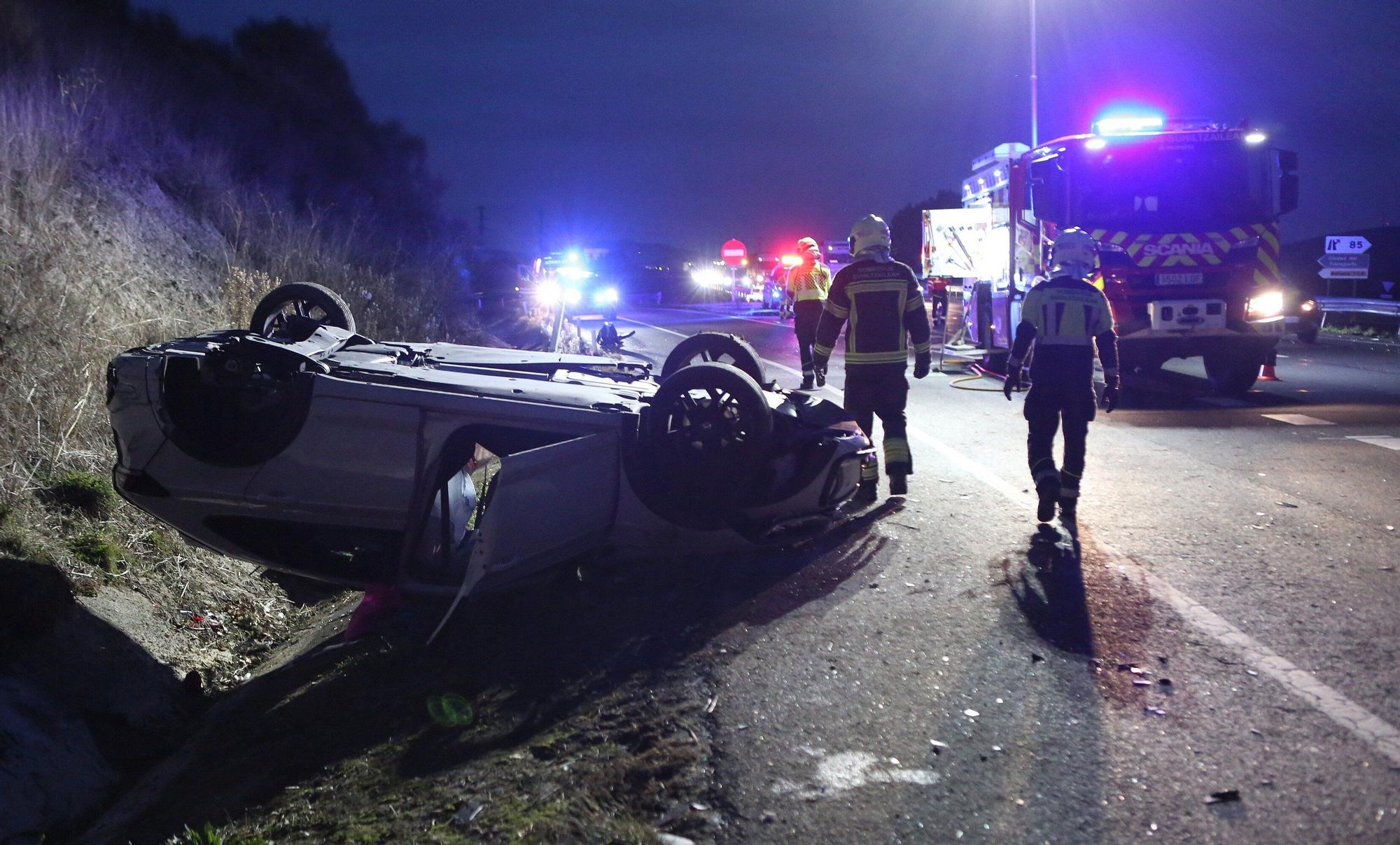 Fotos del accidente en la A-15 en Esquíroz con cuatro heridos, dos menores