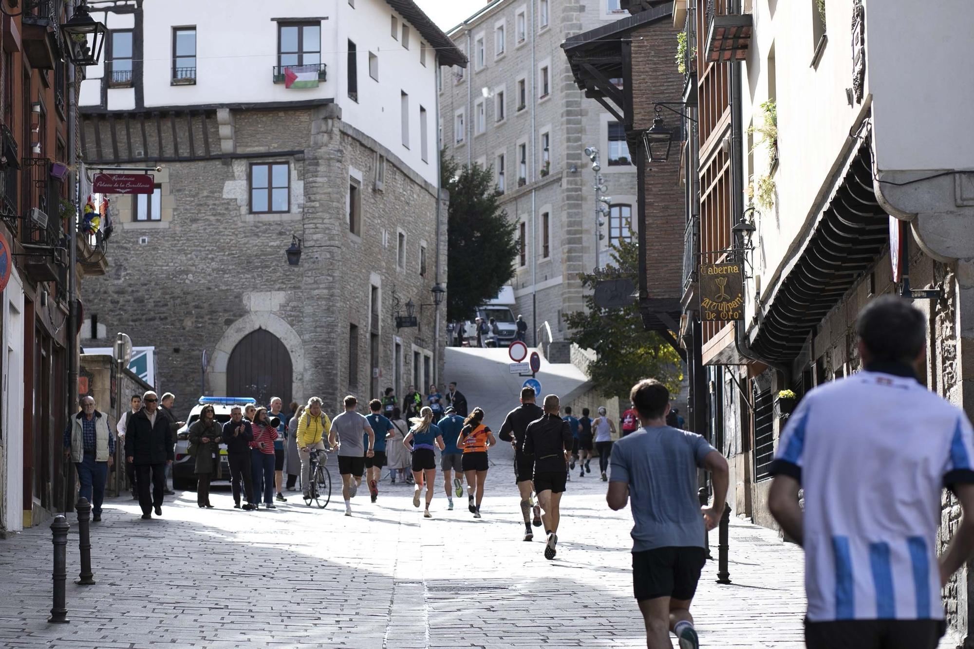En imágenes: Miles de personas participan en La Conquista de la Almendra