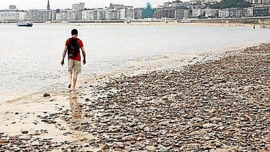 Donostia espera el permiso de Costas para retirar piedras en Ondarreta