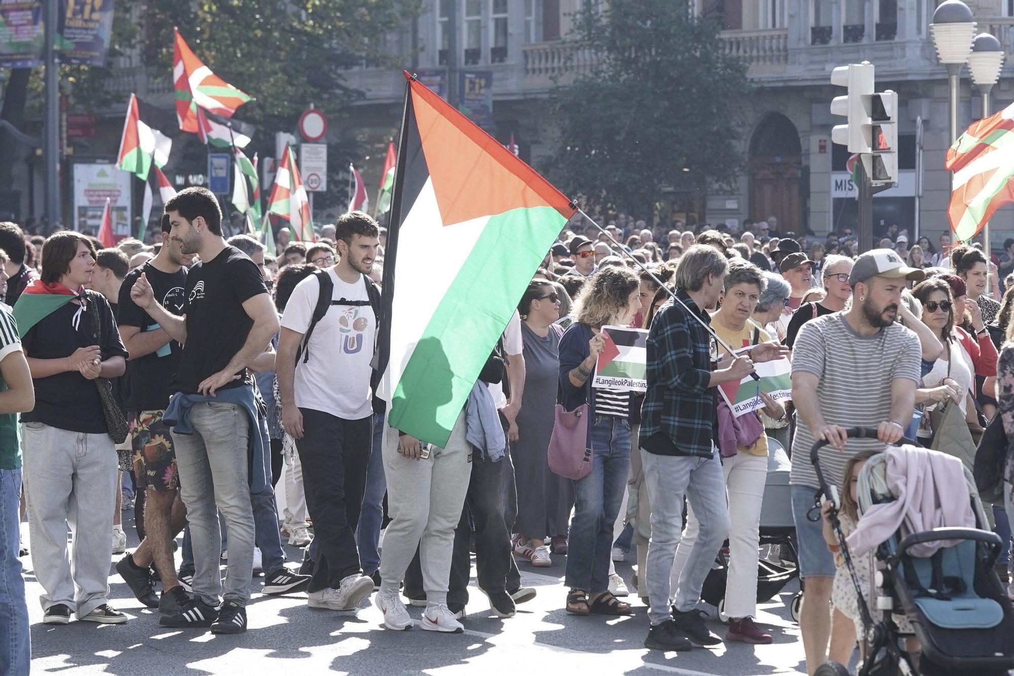 Miles de personas se manifiestan en Bilbao en apoyo al pueblo palestino