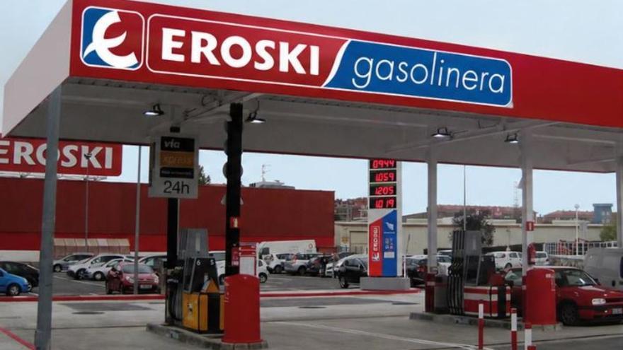 Eroski acuerda la venta de 40 gasolineras a Petroprix