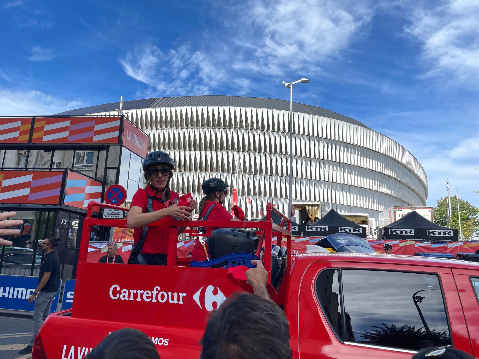 La Vuelta llega a Bizkaia: las imágenes del montaje en Bilbao