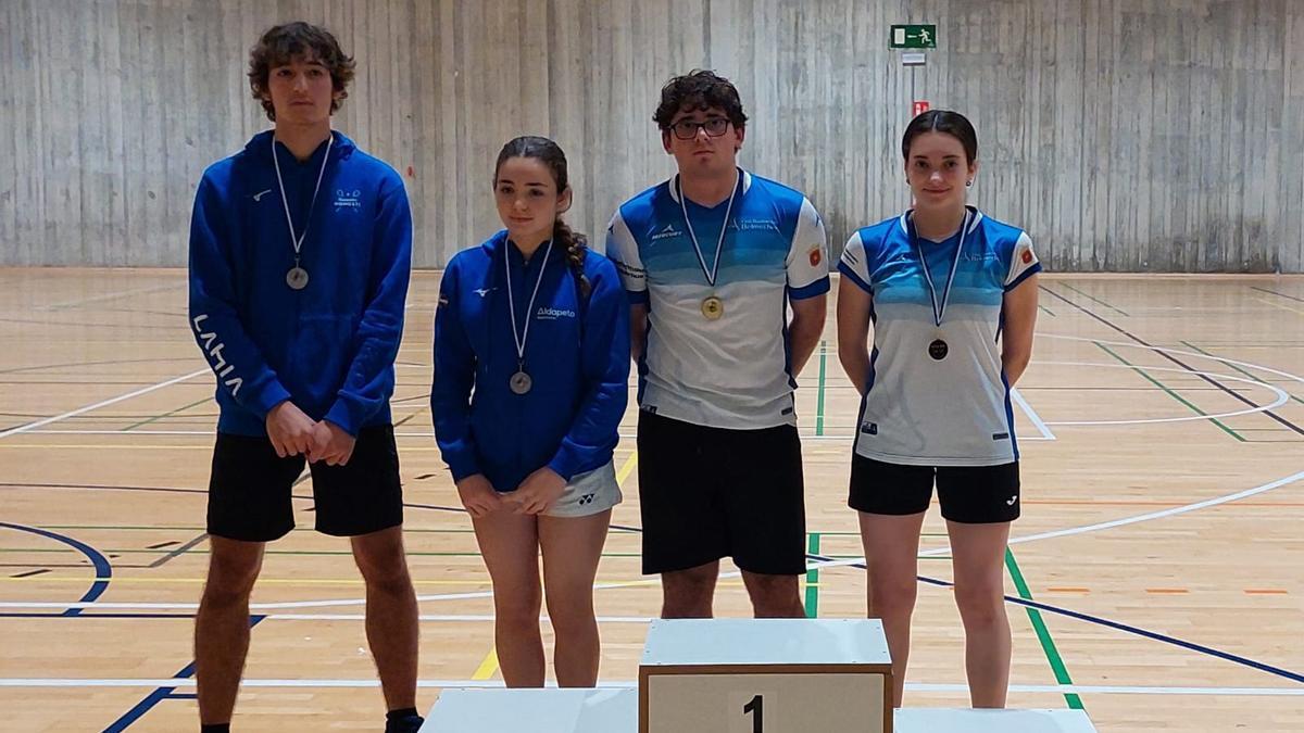 Los cuatro medallistas del Bádminton Belmecher el pasado sábado