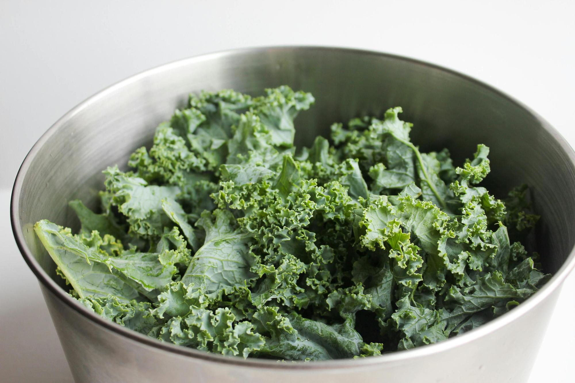Col tipo Kale, una verdura de hoja verde