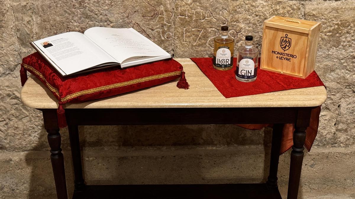 Los regalos con los que se les ha obsequiado a los Reyes y a la Princesa Leonor en su visita al Monasterio de Leyre.
