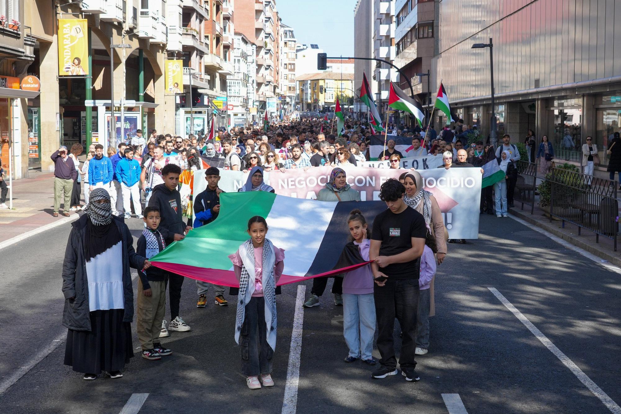 Manifestación en favor del pueblo de Gaza en Vitoria