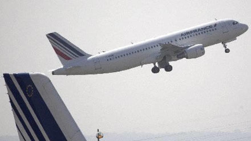Air France pide dinero en efectivo a sus pasajeros para repostar en Damasco