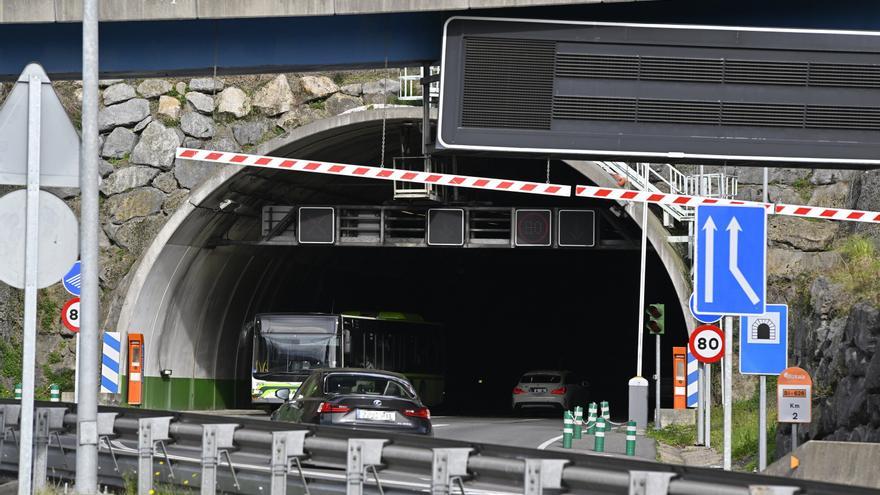 El cierre de uno de los túneles de Artxanda obliga a los conductores a buscar rutas alternativas por los atascos diarios