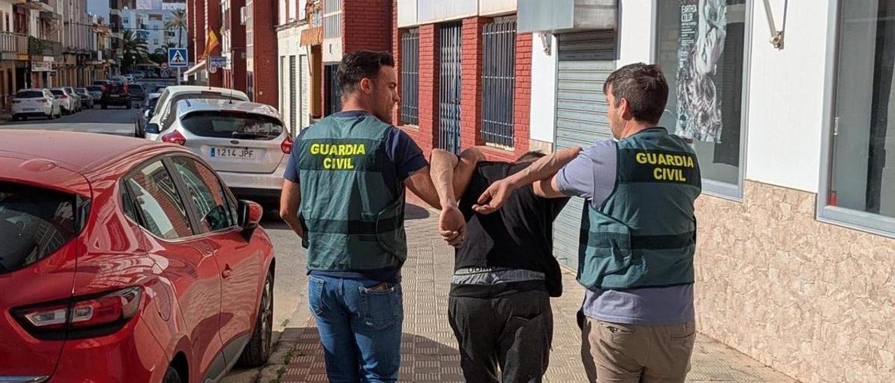 Dos detenidos en Sevilla por estafar a una empresa navarra