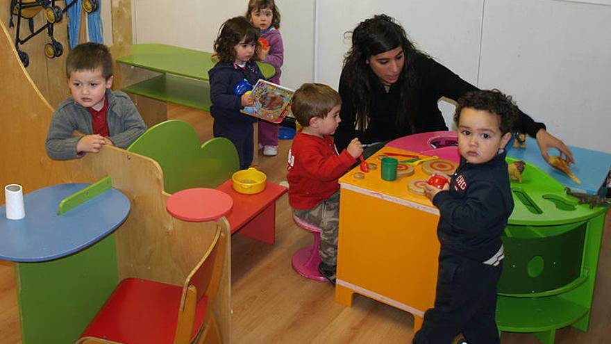 Un grupo de niños y niñas en la escuela infantil Txirinbulo.