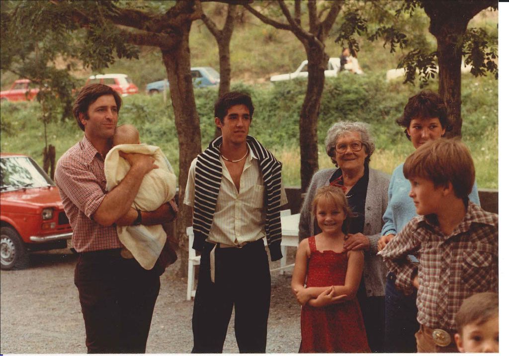 Imágenes del álbum familiar de John Garamendi