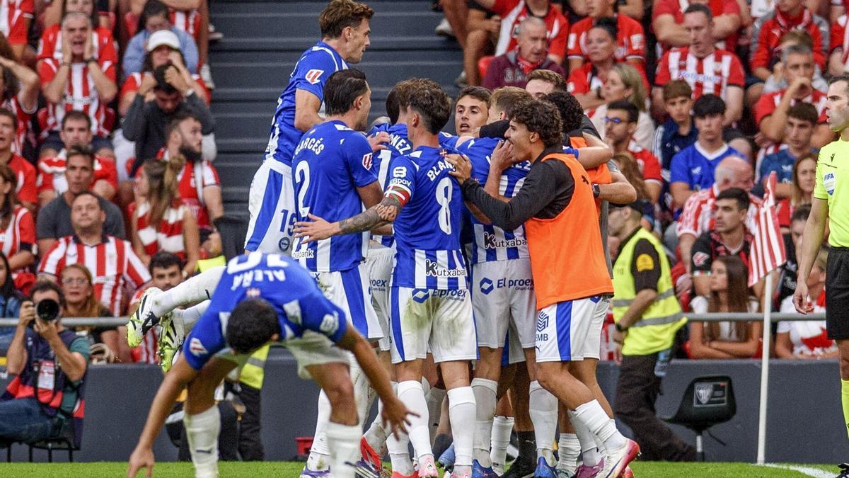 Celebración del gol albiazul en San Mamés.