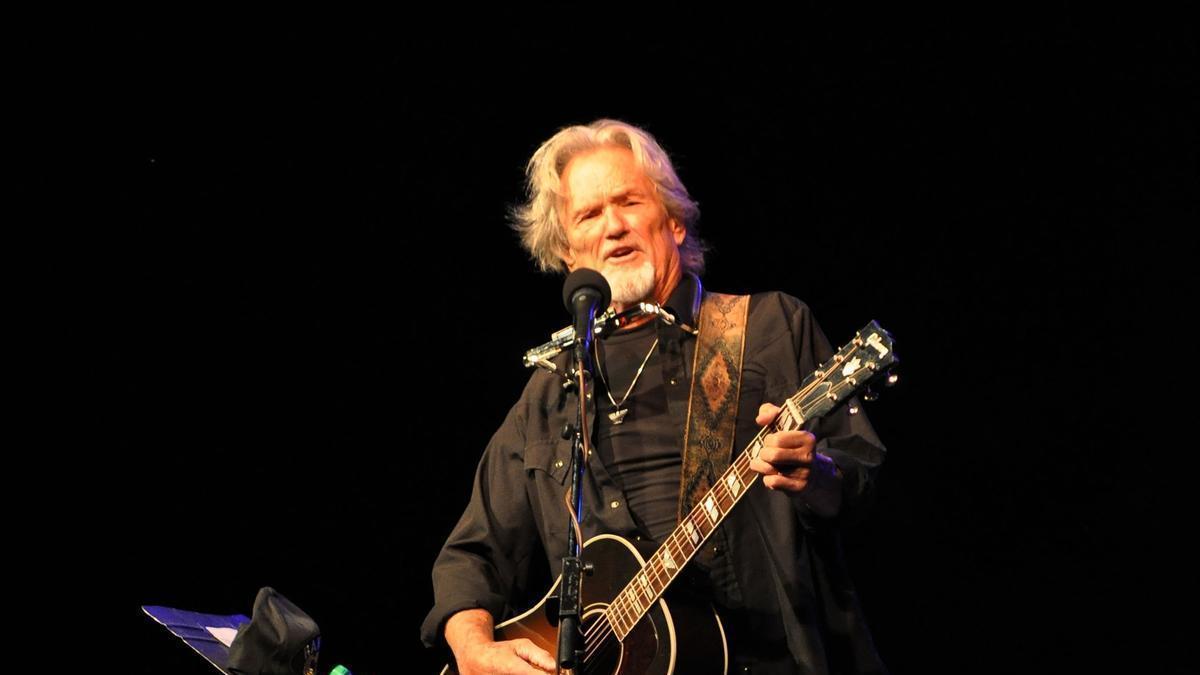 Kris Kristofferson (88), actor y compositor.
