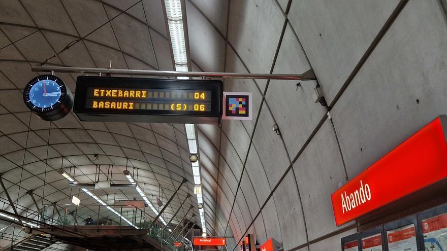 Metro Bilbao evacúa a los pasajeros de un tren averiado entre Abando y Casco Viejo