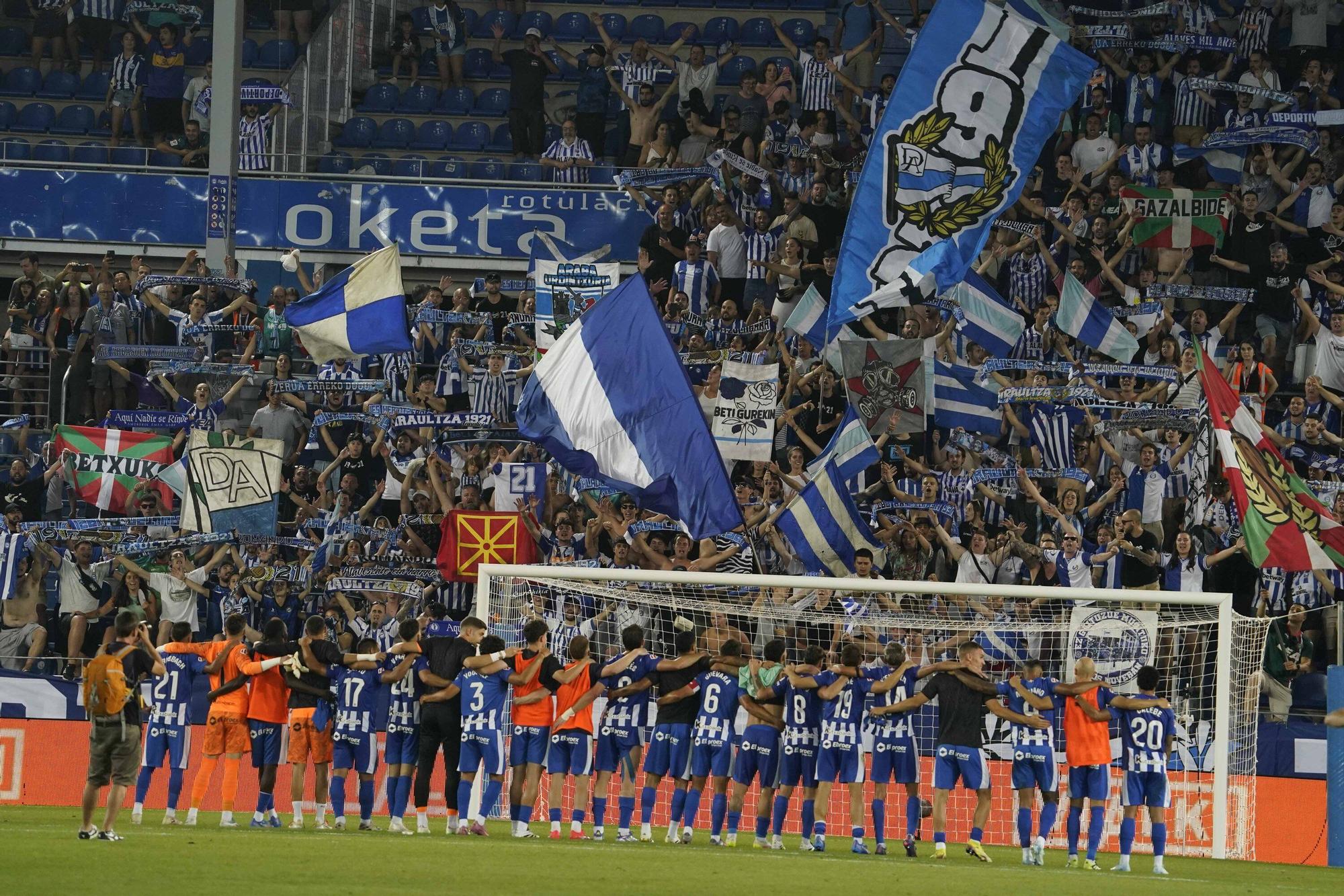 En imágenes: Así está siendo el debut liguero del Alavés contra el Levante