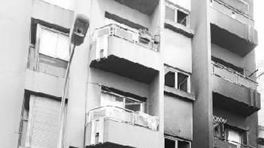 Siete personas resultan heridas por el incendio de un edificio en ...