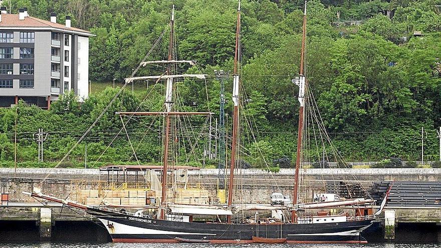 El ‘Oosterschelde’ espera al Pasaia Itsas Festibala