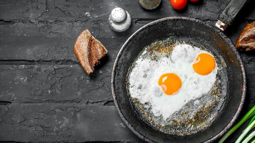 Huevos encapotados: la receta navarra que transforma tu cena