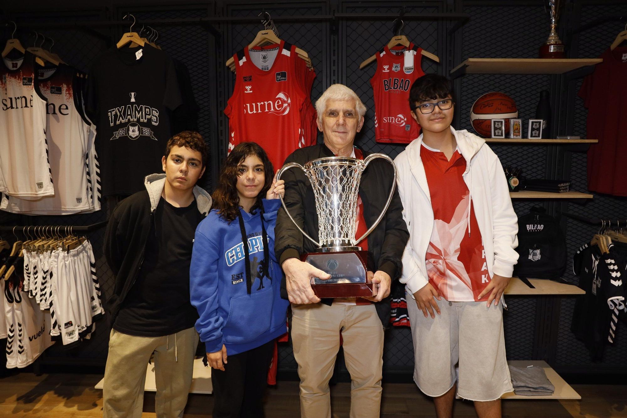 Job Tapia Delgado, Gabriela Tapia Delgado, José Plá y Jon Ander Bueno.