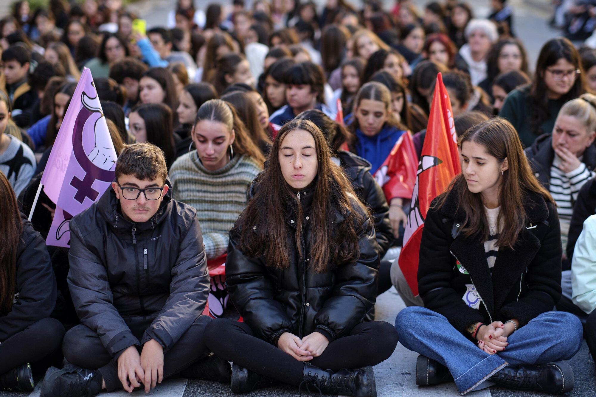 Sentada estudiantil en Pamplona en protesta por la muerte de la joven Sandra Peña