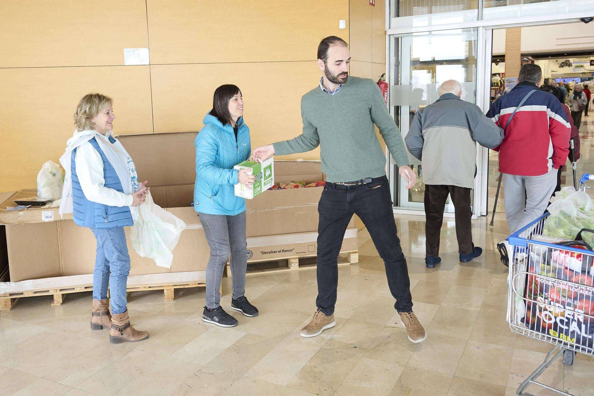 Fotos de la Gran recogida del Banco de Alimentos de Navarra en E.Leclerc
