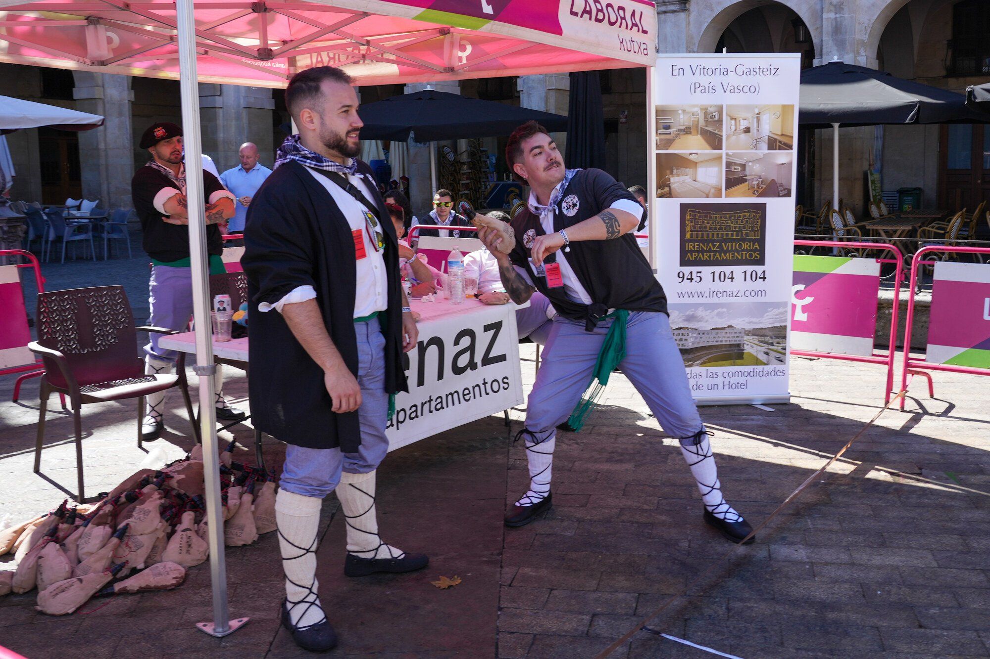 Los blusas y neskas veteranos ya disfrutan de su día en La Blanca