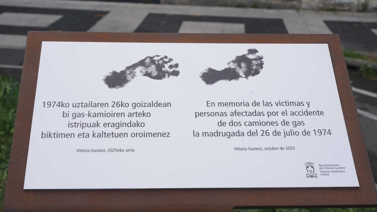 Descubrimiento de la placa en conmemoración del accidente de
dos camiones de gas el 26 de julio de 1974
