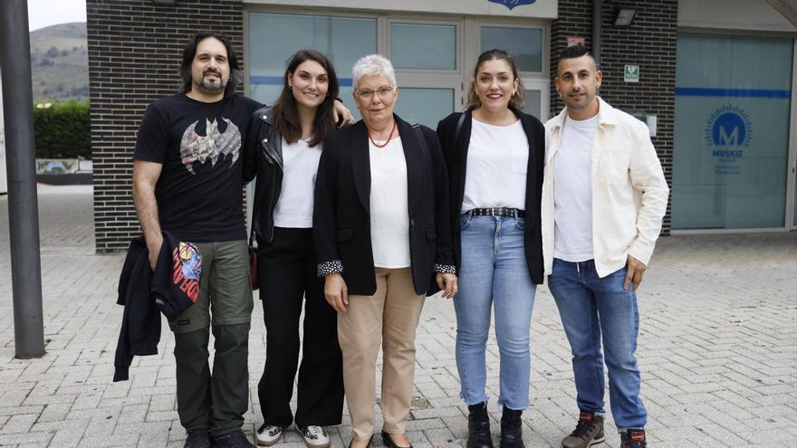 La gente de Emilio Zunzunegi se juntó en los DEIA Laboral Kutxa Hemendik Sariak