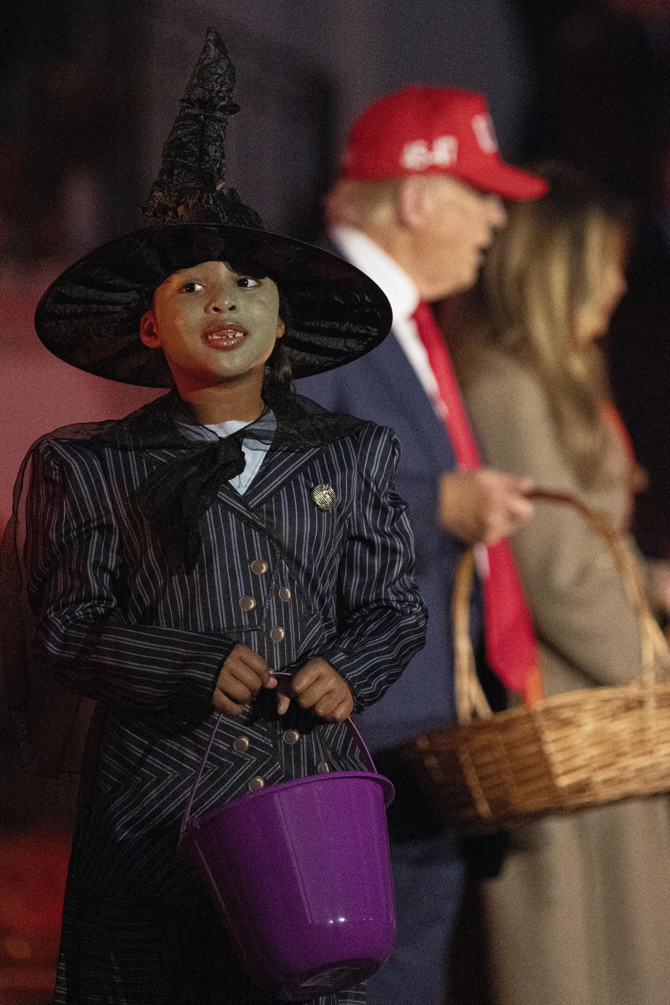 Melania y Trump se rinden ante Halloween: dulces, niños y calabazas en la Casa Blanca