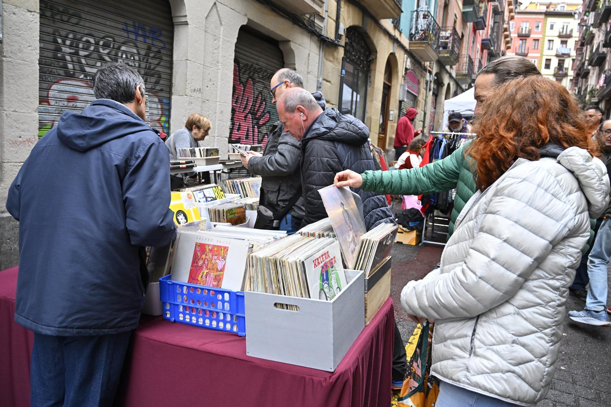 En imágenes: el mercado del Dos de Mayo se viste de Navidad