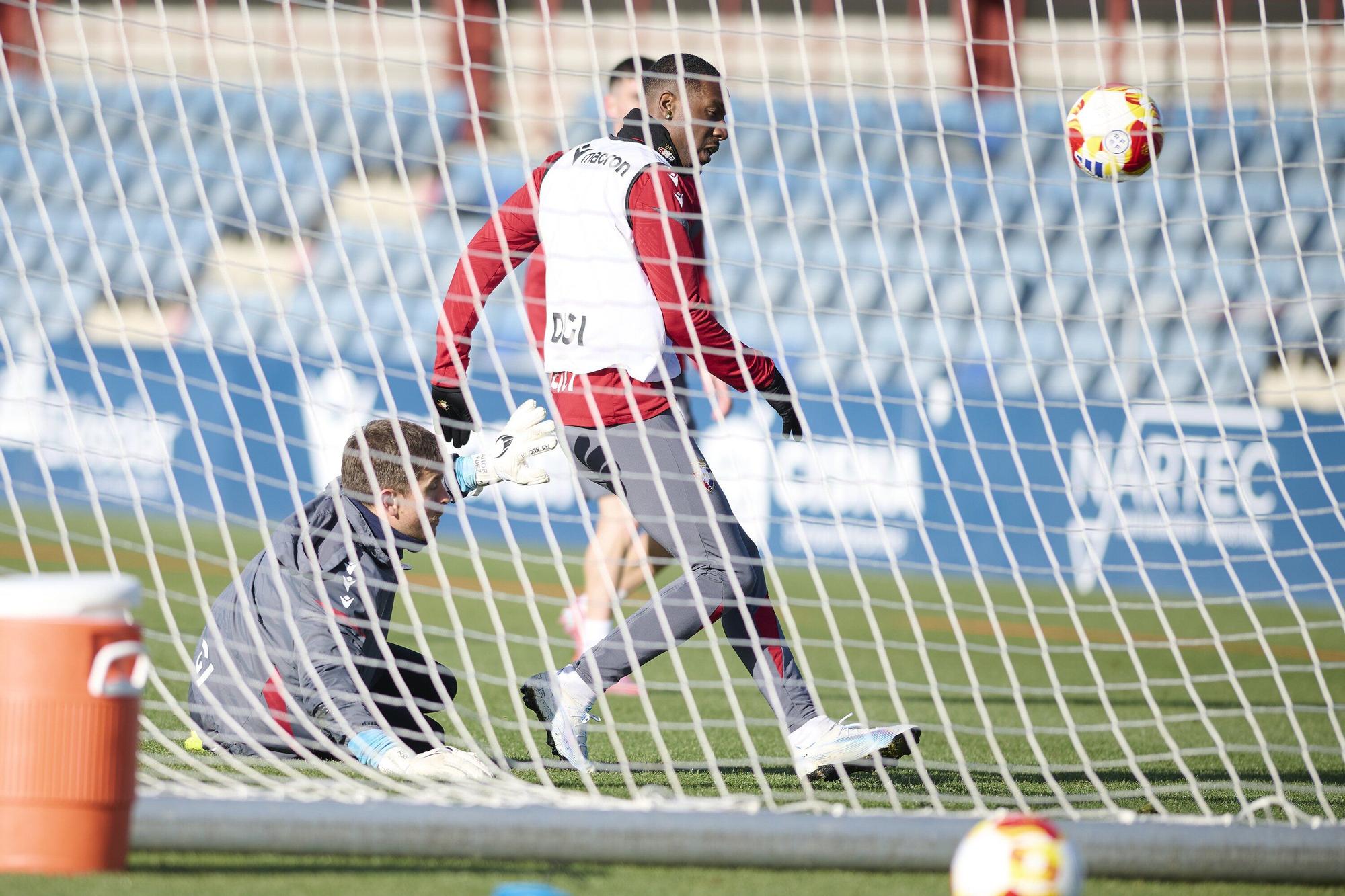 Fotos del entrenamiento de Osasuna (30 de noviembre de 2025)