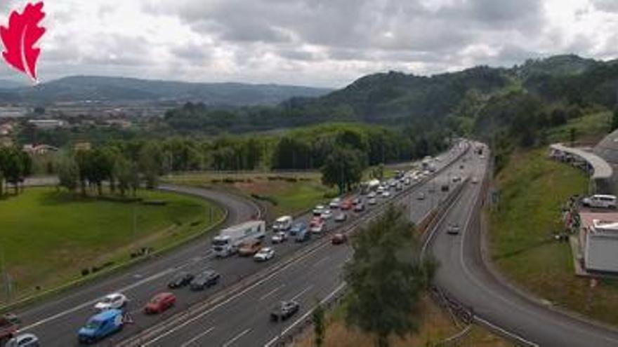 Retenciones en el Txorierri por un accidente de tráfico múltiple
