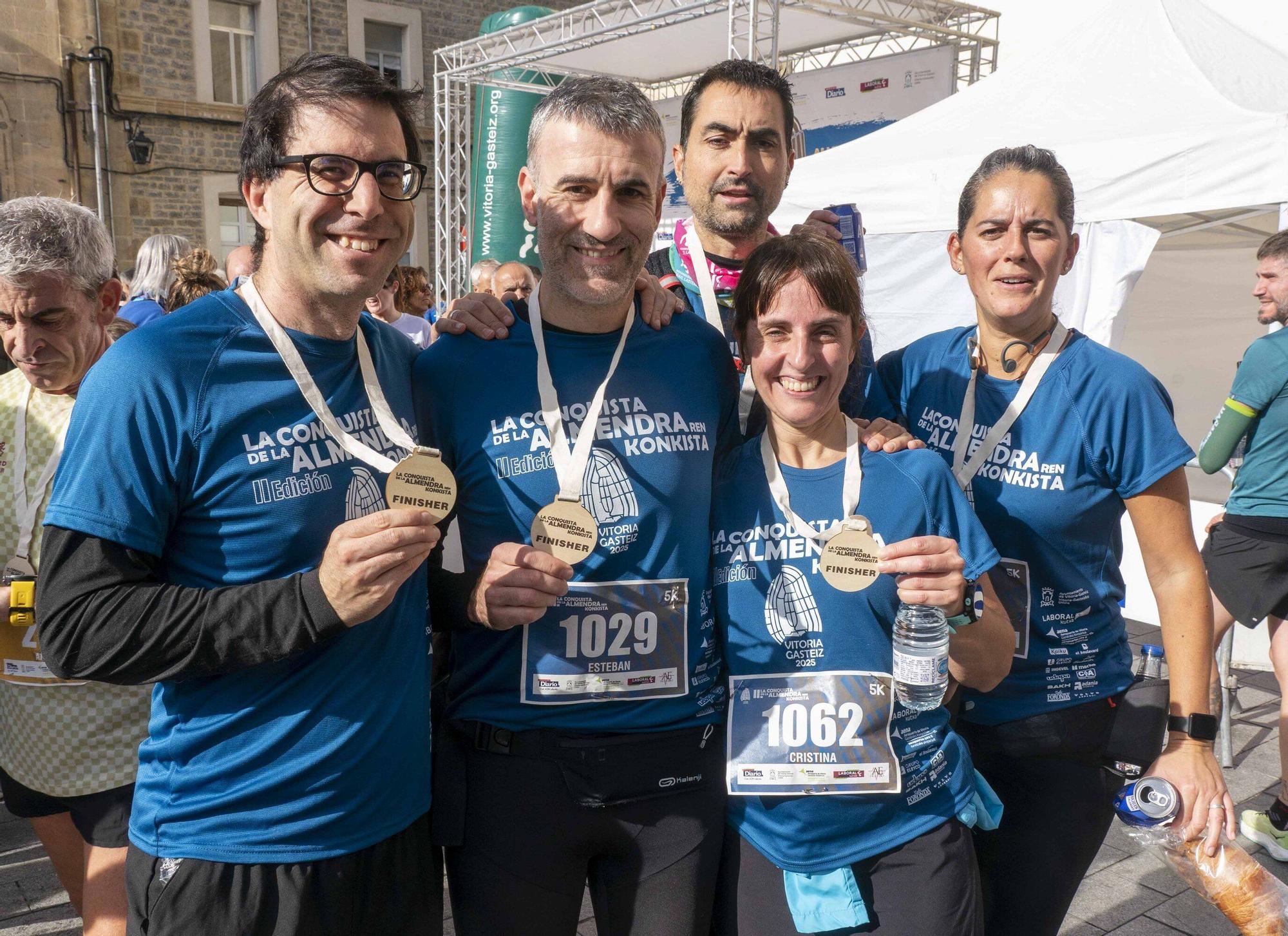 En imágenes: Un millar de corredores atraviesan la almendra