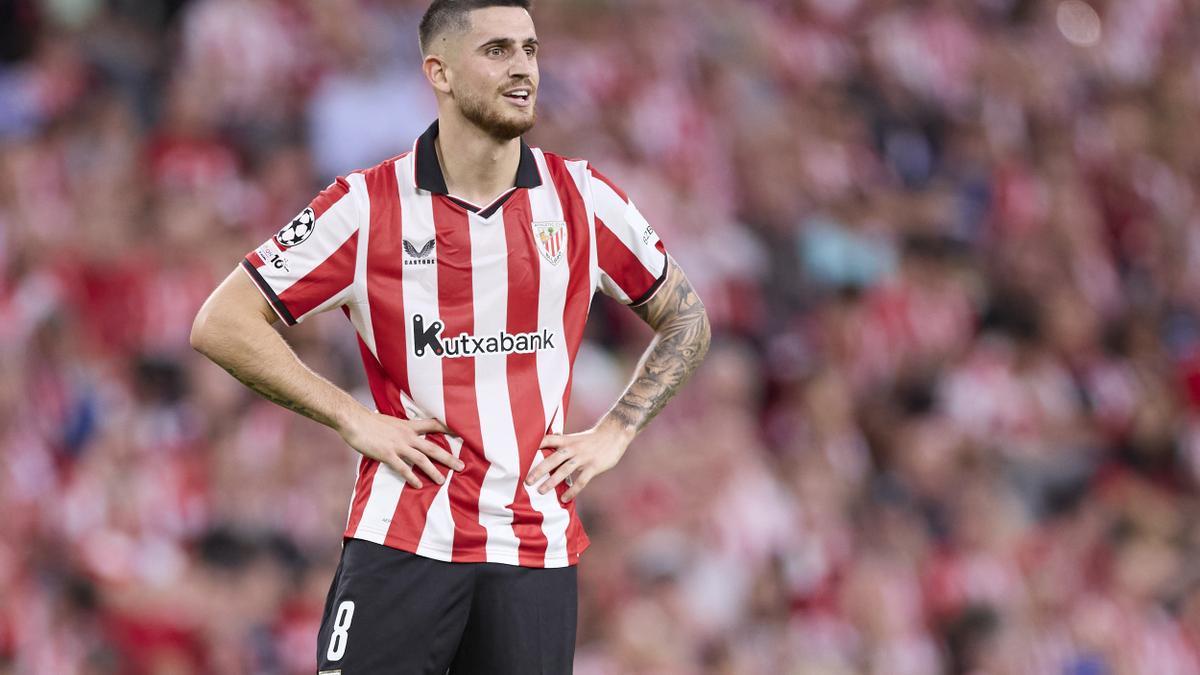 Oihan Sancet, durante el partido ante el Slavia Praga