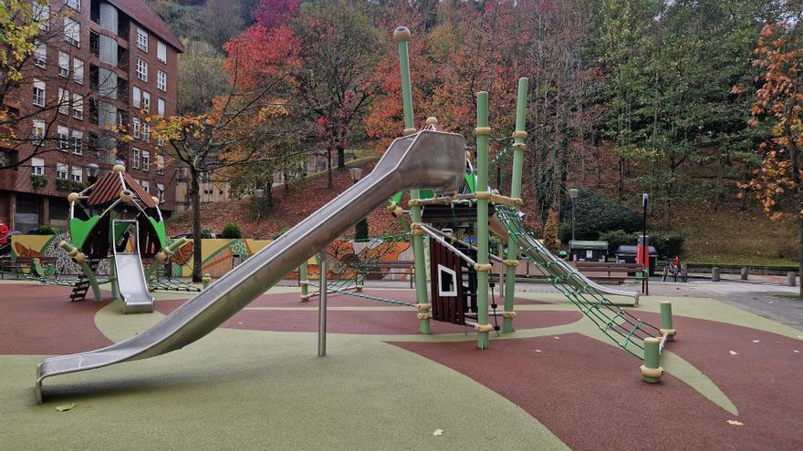 Bilbao estrena parque y columpios en La Peña
