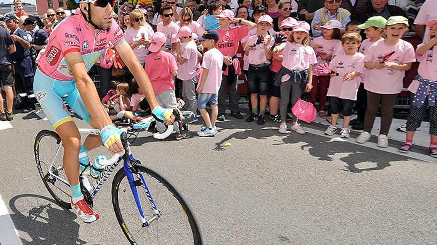 El colombiano Urán gana la primera de montaña y Nibali aguanta la &#039;maglia&#039; rosa