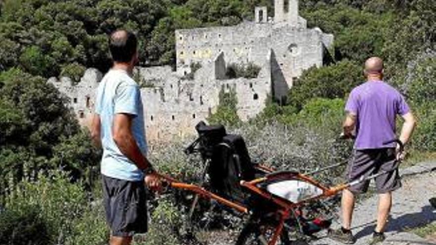 El Jardín Botánico de Santa Catalina, hasta ahora inaccesible para las sillas de ruedas por las numerosas escaleras que tiene, ya es accesible para personas ciegas y con movilidad reducida gracias al alavés Yosu Vázquez, promotor de Senderos Accesibles.Fotos Cedida